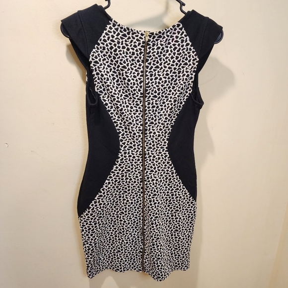EXPRESS women's Black and White Sleevesless Minidress size 4 - Picture 4 of 10